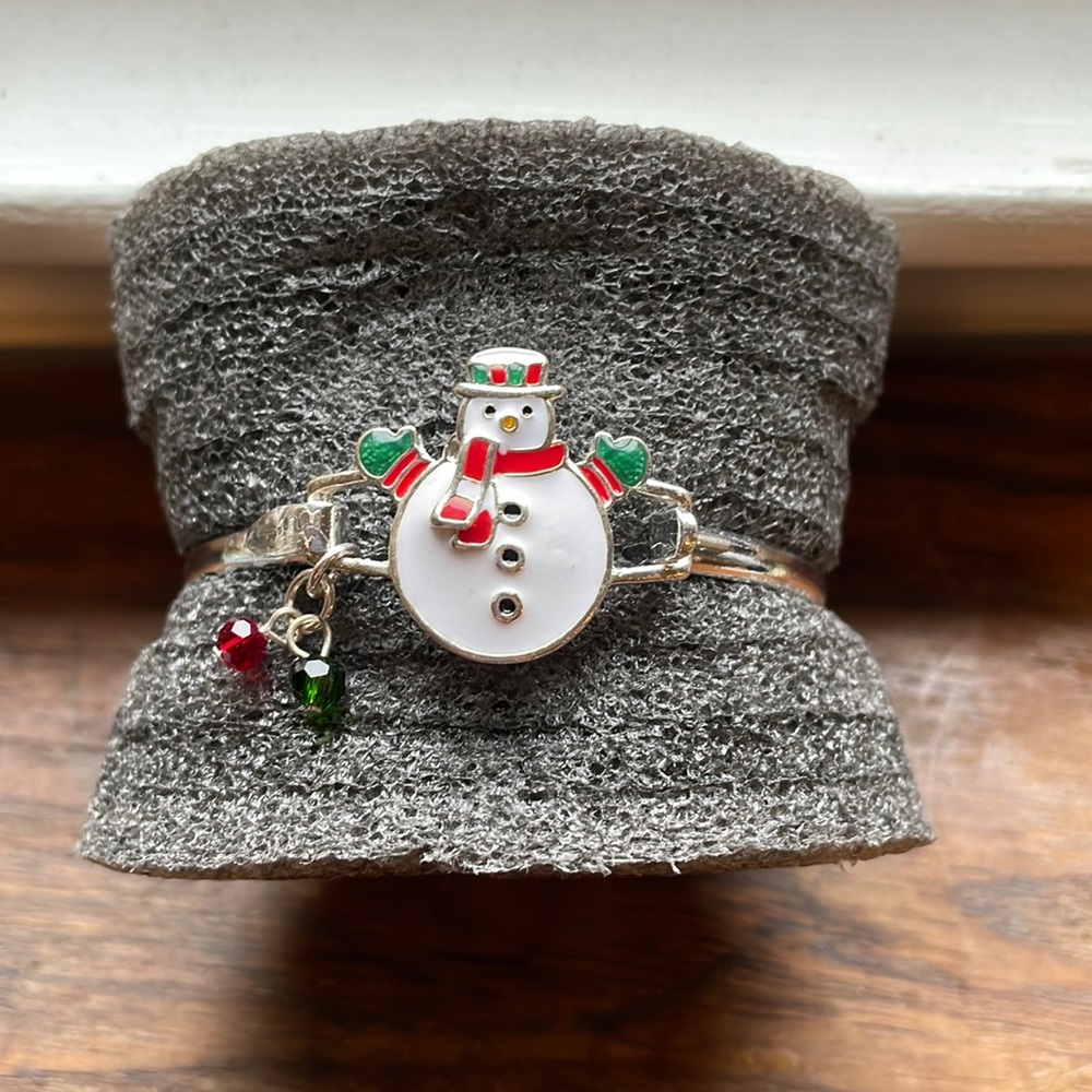 Snowman hook clasp bangle